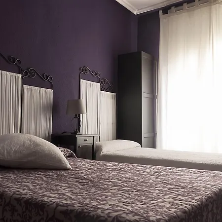 Sweet בית הארחה 3*